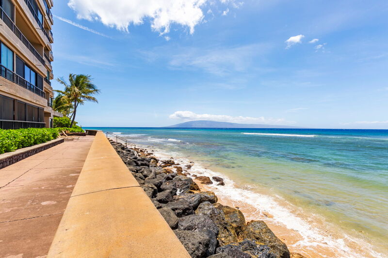Maui Kai 806 bedroom with ocean backdrop and California King bed, perfect for restful sleep