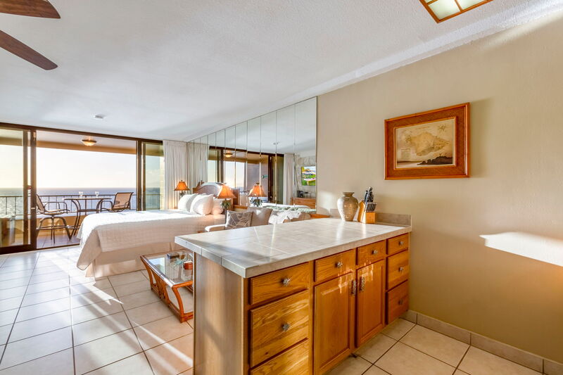 Maui Kai 806 bathroom with hair dryer, starter soap, shampoo, conditioner and body lotion provided