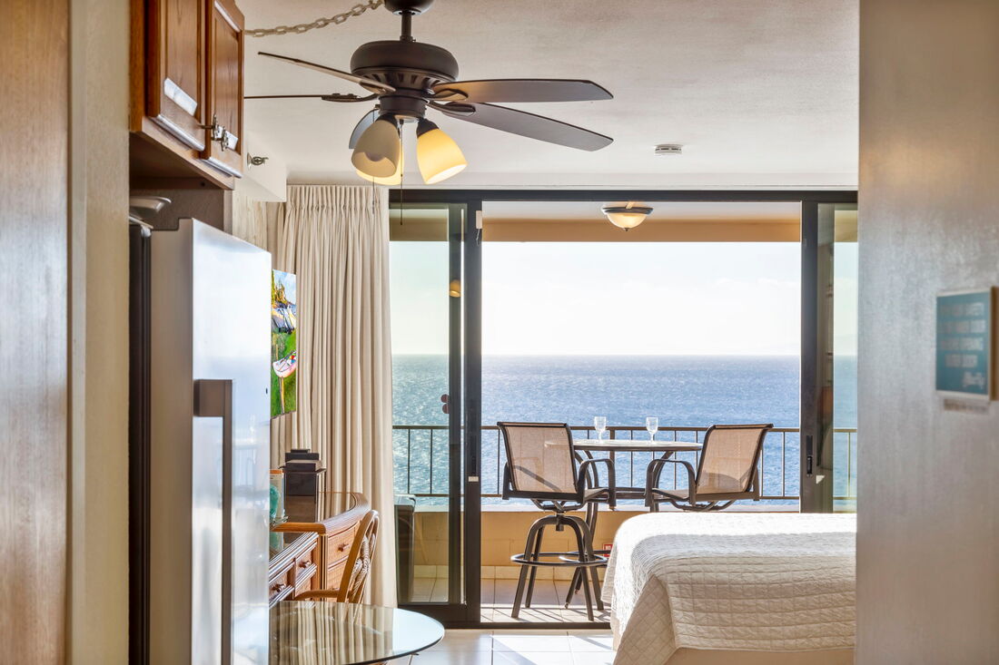 Maui Kai 806 California King sized bed with Beautyrest mattress and ocean views, Maui vacation rental