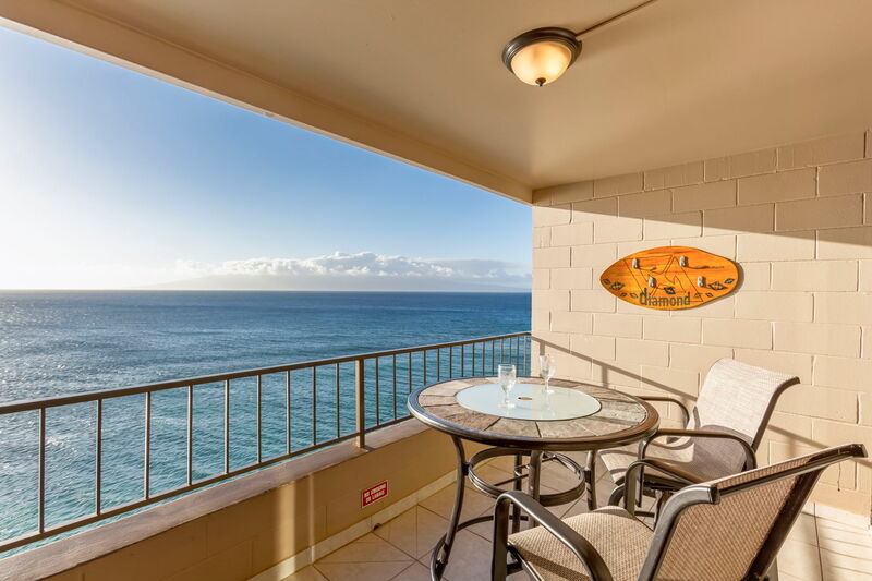 Maui Kai 806 bedroom with California King bed and panoramic ocean views to Lanai and Molokai