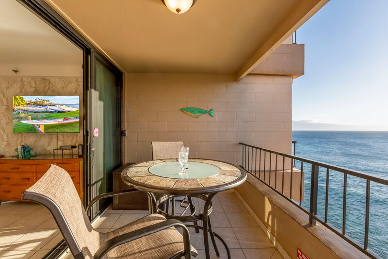 Maui Kai 806 panoramic views of ocean and West Maui mountains from 8th floor lanai